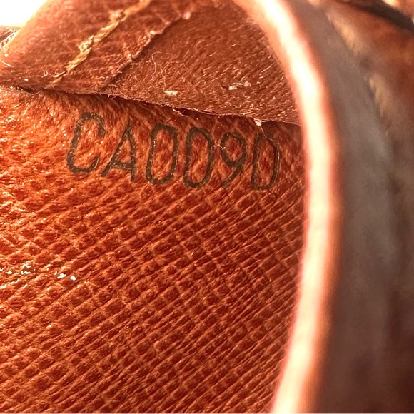 Louis Vuitton Monogram Kiss Lock wallet authentic good condition CA0090 - Picture 13 of 15